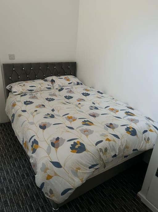 Modern 1 Bed Apartment In Salford Manchester Exterior photo