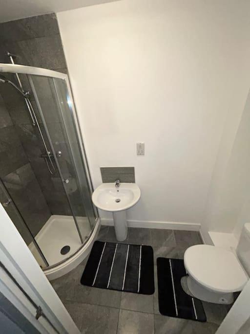 Modern 1 Bed Apartment In Salford Manchester Exterior photo